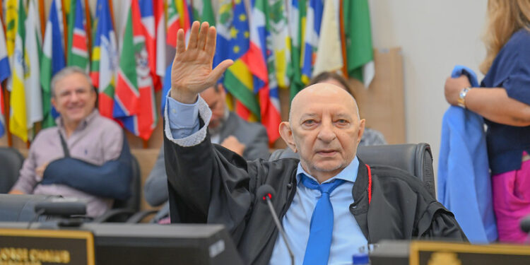 Tribunal homenageia Domingos Chalub, que se aposenta do cargo de desembargador