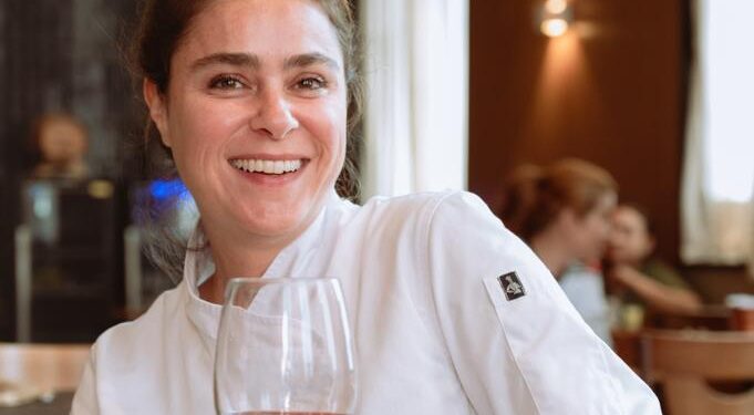Pátio Gourmet celebra Dia dos Pais com degustação especial de massa preparada pela chef Juliana Faingluz