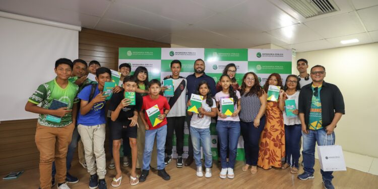 Defensoria Pública realiza educação em direitos com adolescentes do projeto “Empodera Gera Ação” para roda de conversa sobre direitos e cidadania