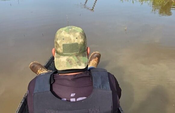 Forças de Segurança localizam helicóptero de transporte de drogas que caiu em lago do AM
