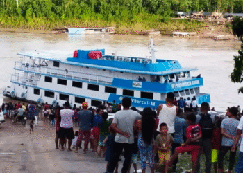 INSS usa barcos para orientar aposentados da Amazônia sobre descontos