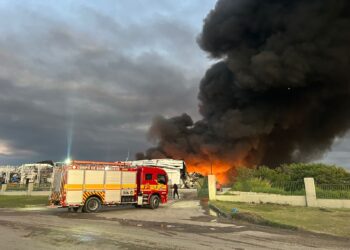 Incêndio já dura quase 20 horas em fábricas do Distrito Industrial de Manaus