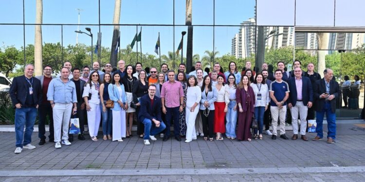 TCE-AM participa de reunião nacional sobre o aperfeiçoamento da comunicação