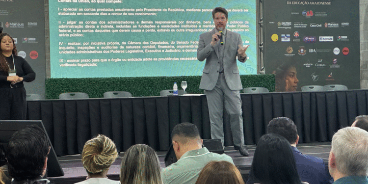 Conselheiro do TCE-AM abre Congresso Amazônico de Direito à Educação com palestra magna sobre controle externo