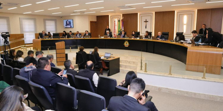 TCE-AM determina devolução de R$ 2,7 milhões por ex-prefeito de Atalaia do Norte