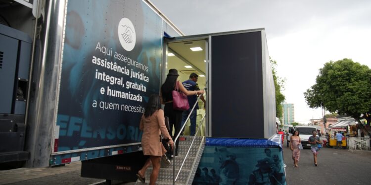 Defensoria Pública do Amazonas leva atendimentos à Parada do Orgulho LGBTQIAPN+