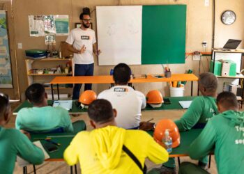 Programa para reduzir o analfabetismo no Brasil ganha prêmio internacional