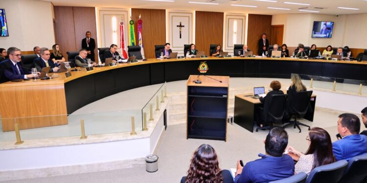 TCE-AM aprova com ressalvas contas de 2022 e 2023 da Prefeitura de Manaus