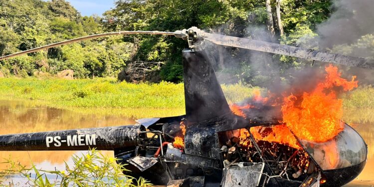 Forças de Segurança destroem helicóptero utilizado por traficantes no Amazonas