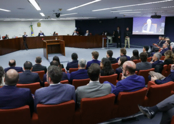 Veja como foi o 1º dia do julgamento de Bolsonaro e mais sete réus