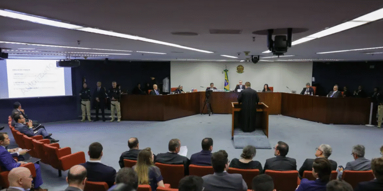 Confira principais defesas feitas no 2º dia do julgamento de Bolsonaro