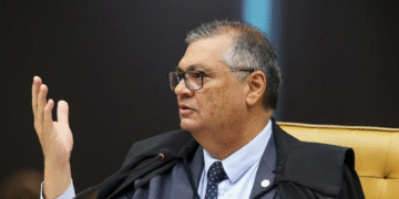 Flávio Dino vota pela condenação de Bolsonaro e mais sete; placar está 2 a 0