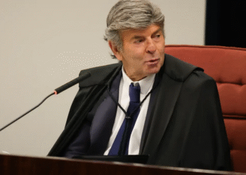 Fux absolve ex-presidente Bolsonaro dos cinco crimes da trama golpista