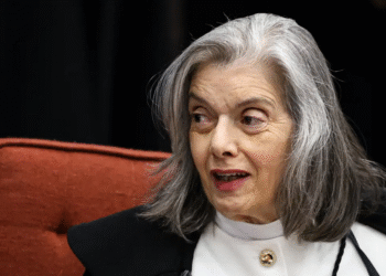 Ministra Cármen Lúcia forma maioria pela condenação de Bolsonaro e aliados