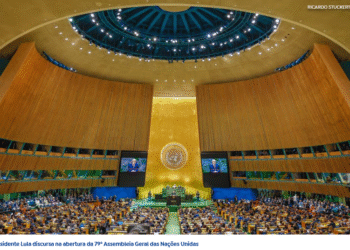 Presidente Lula critica sanções e diz que Brasil resiste na defesa da democracia