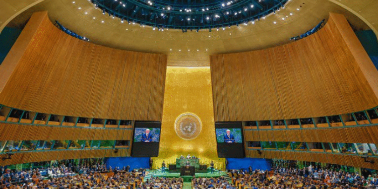 Presidente Lula critica sanções e diz que Brasil resiste na defesa da democracia