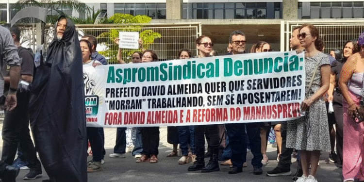 Professores anunciam paralisação de advertência contra reforma da Manausprev