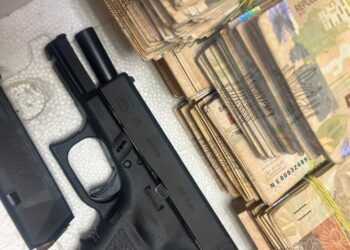 Ao sacar R$ 300 mil, homem é preso pela polícia com arma em Manaus