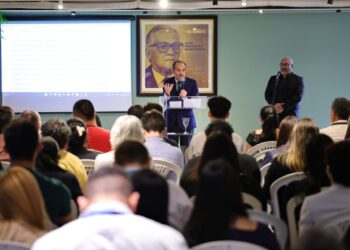 TCE-AM recebe palestra internacional sobre Justiça Intergeracional e Direitos Humanos