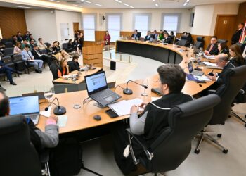 TCE-AM reprova contas e multa gestor em R$ 32,4 mil
