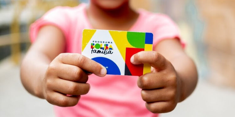 Mais de 625,7 mil famílias no Amazonas recebem o Bolsa Família a partir desta quarta-feira (17/9)