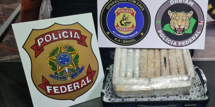 PF prende homem com mais de 15 kg de drogas em mala no Aeroporto de Manaus