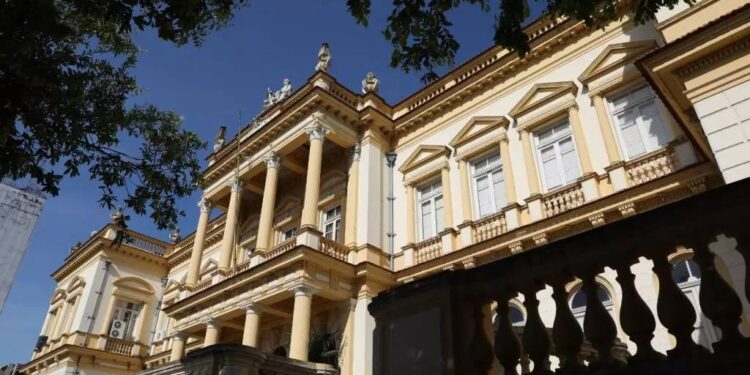 Centro Cultural Palácio da Justiça recebe exposição japonesa de esculturas em miniatura