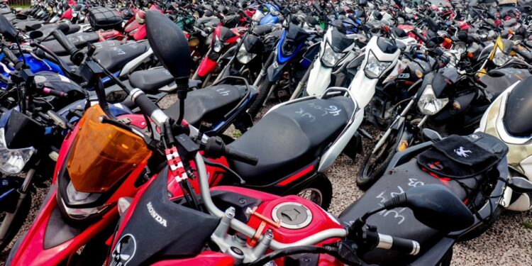 Detran-AM promove visitação para o próximo leilão, nesta segunda-feira (13/10)