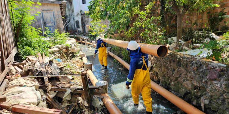 Águas de Manaus é multada em R$ 80 mil por falta de resposta sobre estações de esgoto