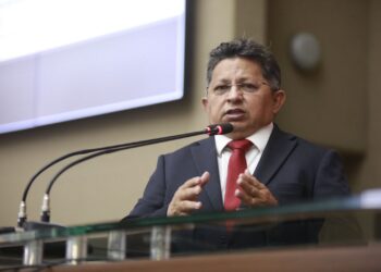 Sinésio Campos defende soberania do Brasil e elogia diálogo diplomático entre Lula e Trump