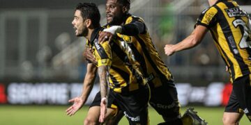 Amazonas vence Criciúma por 2 a 1 em Manaus