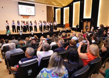 TCE-AM presta tributo a servidores aposentados em manhã de reencontros e homenagens