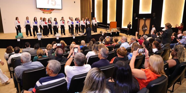 TCE-AM presta tributo a servidores aposentados em manhã de reencontros e homenagens