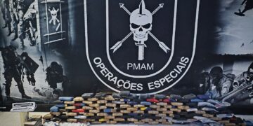 Polícias Federal e Militar apreendem mais de 140 kg drogas e prendem homem em Manaus