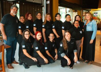 Em pizzaria, festa flashback marca lançamento de novas embalagens