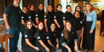 Em pizzaria, festa flashback marca lançamento de novas embalagens