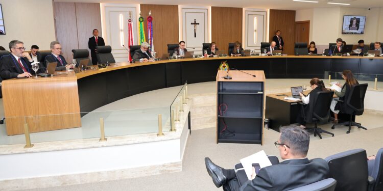 TCE-AM: Ex-prefeita é multada em mais de R$ 550 mil