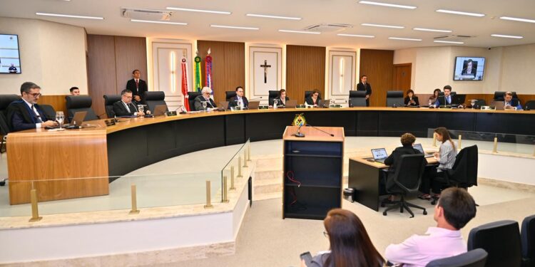 TCE-AM mantém condenação e determina que prefeito de Envira devolva quase R$ 90 mil aos cofres públicos