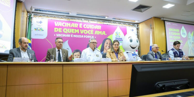 Governo do Brasil lança campanha para vacinar crianças e adolescentes de até 15 anos