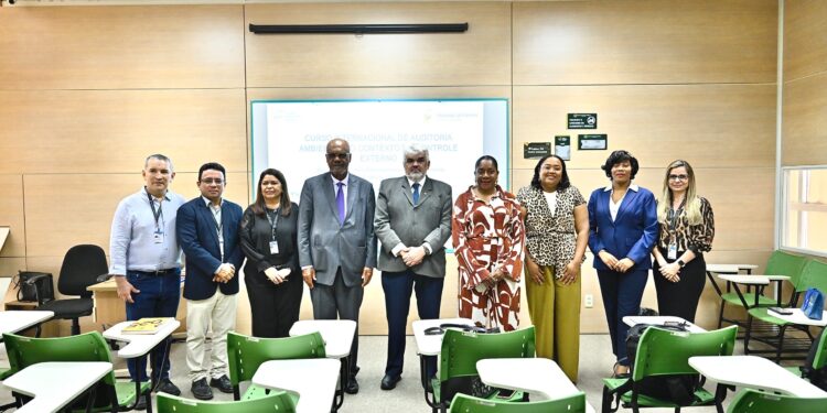 Curso internacional une TCE-AM e Angola em troca de práticas de auditoria ambiental