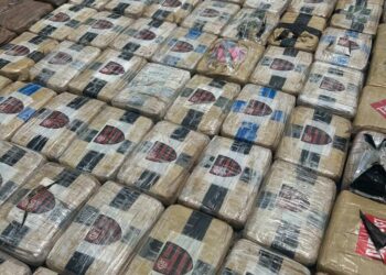 Vídeo: Em Manaus, polícia prende casal e apreende drogas avaliadas em R$ 13,5 milhões