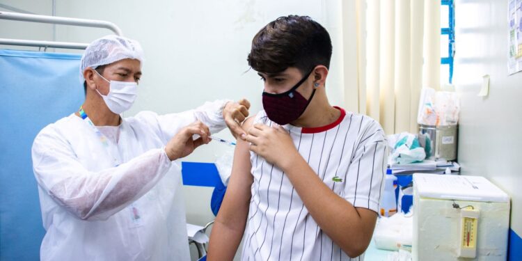 Prefeitura oferta vacina contra HPV em dose única para adolescentes de 15 a 19 anos até dezembro 