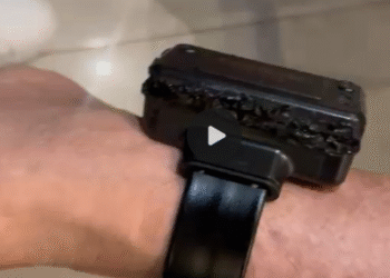 Ex-presidente Jair Bolsonaro admite ter usado ferro de solda em tornozeleira