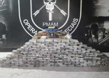 Em flutuante no Rio Negro, polícia prende homem que transportava mais R$ 4,5 milhões em drogas