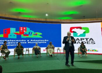 Conselheiro do TCE-AM destaca papel da sociedade na adaptação climática durante painel da COP30