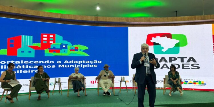 Conselheiro do TCE-AM destaca papel da sociedade na adaptação climática durante painel da COP30