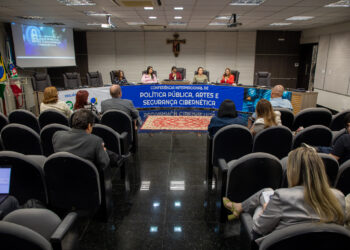 No TRE-AM, advogada Laura Lucas participa de conferência internacional sobre políticas públicas