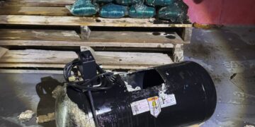 Polícia encontra 15 kg de drogas dentro de compressor em ferry boat no Amazonas