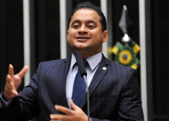 PF aponta senador da base de Lula como ‘sustentáculo político’ de esquema no INSS