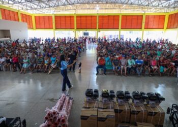 Deputada leva mais de 1,1 mil atendimentos à Nova Olinda do Norte